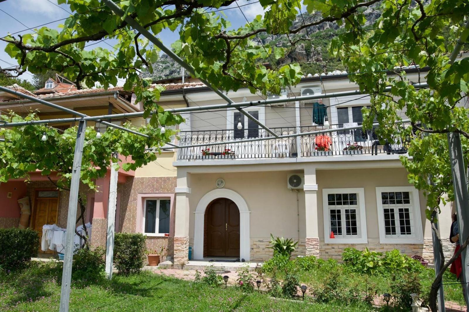 Garden Villa Guni Kruje Luaran gambar